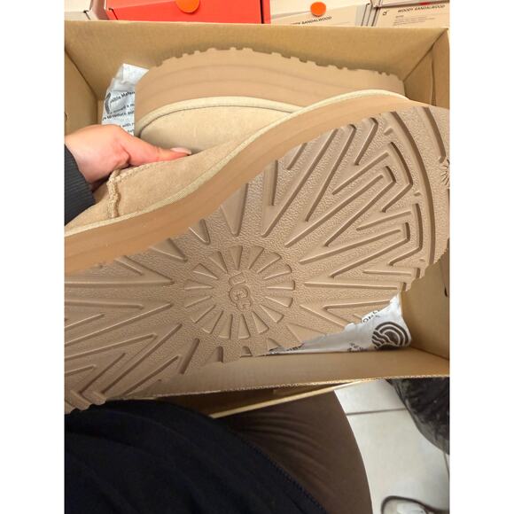 UGG Women's Classic Ultra Mini Platform Sand Color Size 7 - Picture 2 of 6